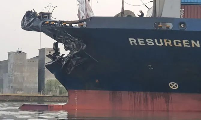 突發！兩集裝箱船相撞，船舶及集裝箱嚴重受損