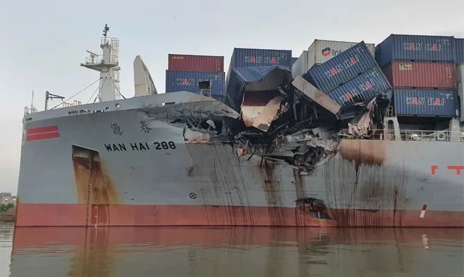突发！两集装箱船相撞，船舶及集装箱严重受损
