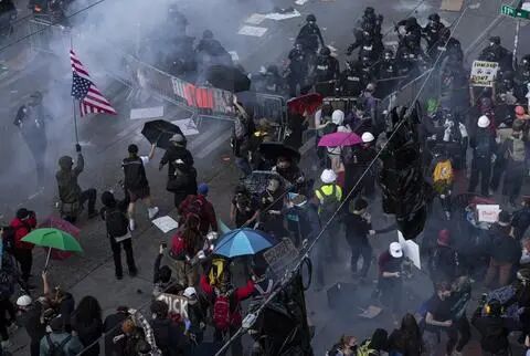 天灾人祸俱来：美国抗议再迎新高潮，热带风暴登陆，码头关闭船舶禁行 