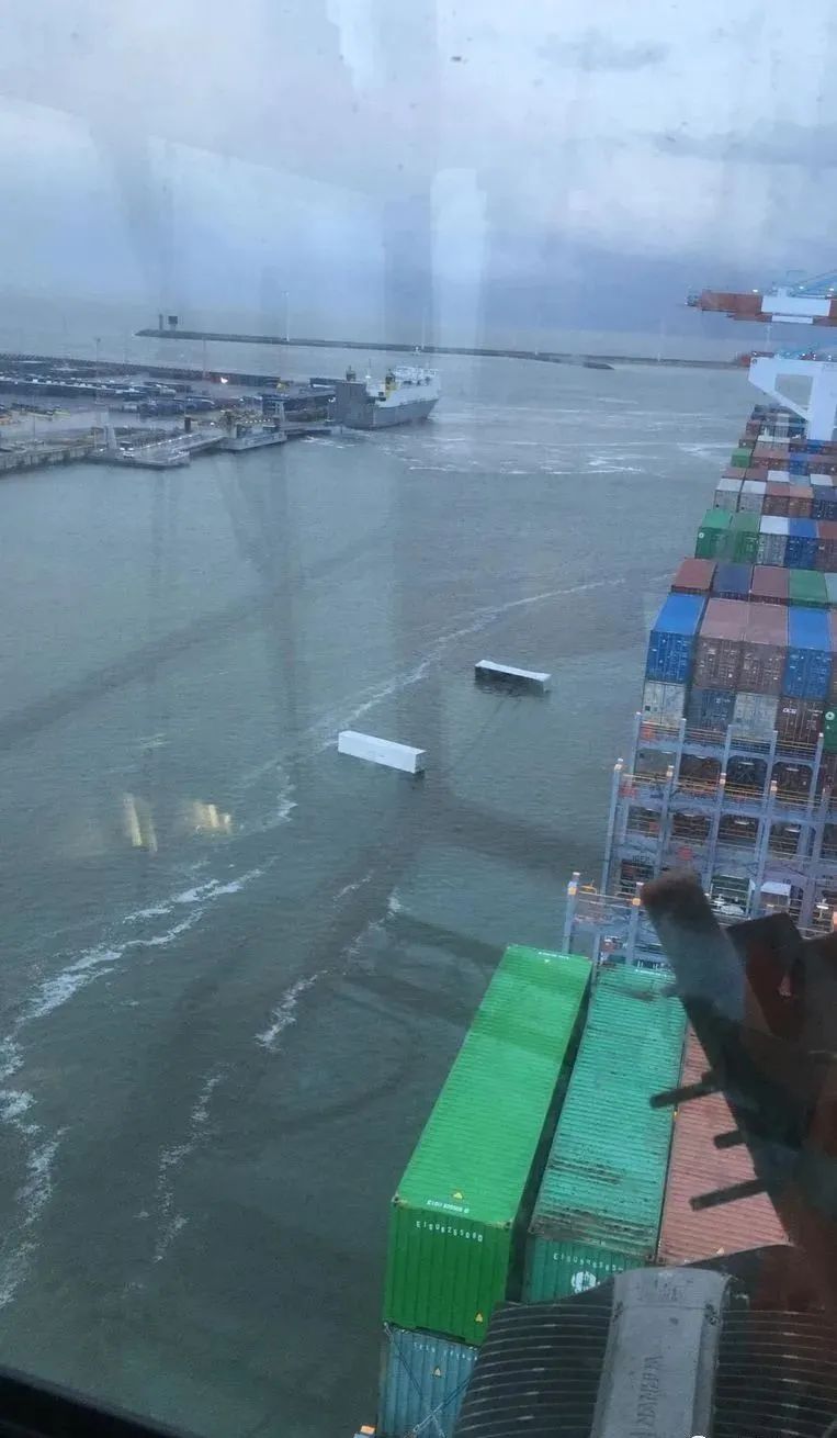 突发事故！海洋联盟一集装箱船遭遇恶劣天气数十个集装箱落水，曾挂靠上海宁波厦门和深圳港！